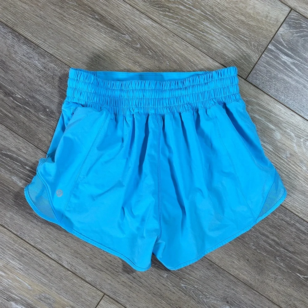 Lululemon Hotty Hot High Rise Shorts 2.5 Inch NWOT - Picture 2 of 11